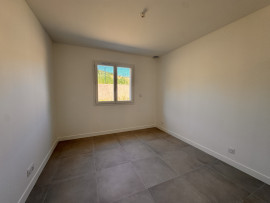 
                                                                                        Vente
                                                                                         🏡 Maison plain-pied  96 m² Terrain 739 m²
