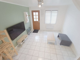 Location
Maison rénovée 1 chambre, cour.