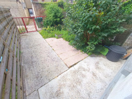 Location
Maison rénovée 1 chambre, cour.