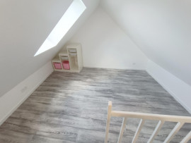 Location
Maison rénovée 1 chambre, cour.