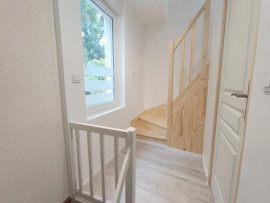 Location
Maison rénovée 1 chambre, cour.