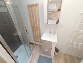 Location
Maison rénovée 1 chambre, cour.