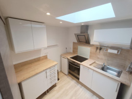 Location
Maison rénovée 1 chambre, cour.