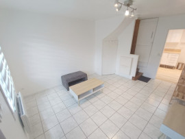 Location
Maison rénovée 1 chambre, cour.