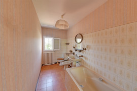 
                                                                                        Vente
                                                                                         Maison rénovée avec jardin – Saint-Genis-Laval – 100m² habitables