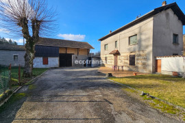 
                                                                                        Vente
                                                                                         Maison spacieuse avec grand terrain à Artas (130 m² – 3000 m² de terrain)