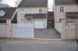 
                                                                                        Location
                                                                                         Maison T4, récente, fonctionnelle et tranquille ;