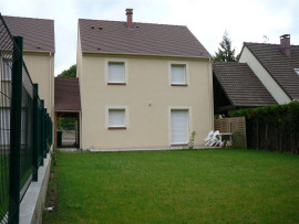 
                                                                                        Location
                                                                                         Maison T4, récente, fonctionnelle et tranquille ;