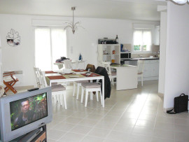 
                                                                                        Location
                                                                                         Maison T4, récente, fonctionnelle et tranquille ;