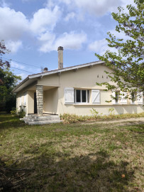 
                                                                                        Location
                                                                                         Maison T5 / 92.5 m² / Créon / Nu