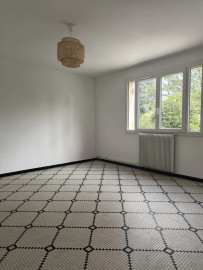 
                                                                                        Location
                                                                                         Maison T5 / 92.5 m² / Créon / Nu