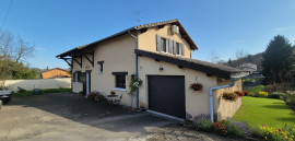 
                                                                                        Vente
                                                                                         Maison traditionnelle de T5 de 150 m² + garage sur un terrain de 1160 m²