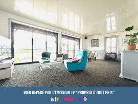 
                                                                                        Vente
                                                                                         MAISON - VUE LOIRE - 3 CHAMBRES - GARAGE - COURS