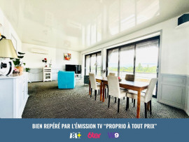 
                                                                                        Vente
                                                                                         MAISON - VUE LOIRE - 3 CHAMBRES - GARAGE - COURS