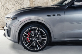 
                                                                                        Voiture
                                                                                         Maserati Levante (I.II) Trofeo V8 3.8 580