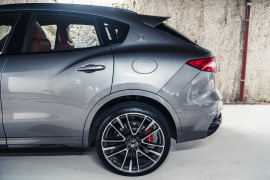 
                                                                                        Voiture
                                                                                         Maserati Levante (I.II) Trofeo V8 3.8 580