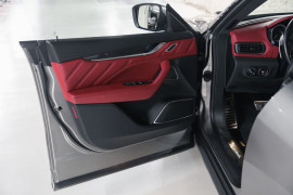 
                                                                                        Voiture
                                                                                         Maserati Levante (I.II) Trofeo V8 3.8 580