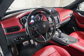 
                                                                                        Voiture
                                                                                         Maserati Levante (I.II) Trofeo V8 3.8 580