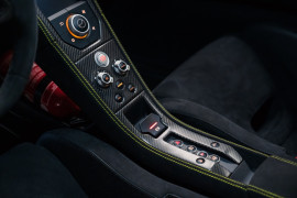 
                                                                                        Voiture
                                                                                         McLaren 675LT V8 3.8 675