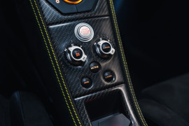 
                                                                                        Voiture
                                                                                         McLaren 675LT V8 3.8 675