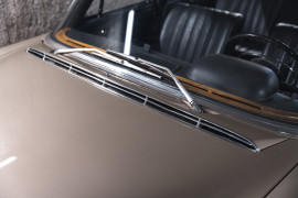 
                                                                                        Voiture
                                                                                         Mercedes 280 SE