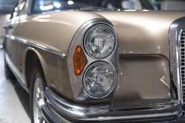 
                                                                                        Voiture
                                                                                         Mercedes 280 SE