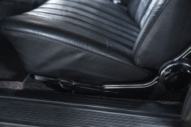 
                                                                                        Voiture
                                                                                         Mercedes 280 SE