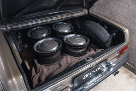 
                                                                                        Voiture
                                                                                         Mercedes 280 SE