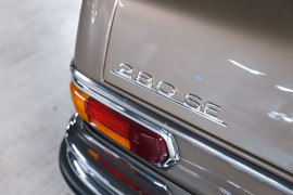 
                                                                                        Voiture
                                                                                         Mercedes 280 SE