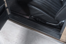 
                                                                                        Voiture
                                                                                         Mercedes 280 SE