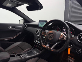 
                                                                                        Voiture
                                                                                         Mercedes-Benz A Class 2.1 A200d AMG Line (Premium) 7G-DCT Euro 6 (s/s) 5dr