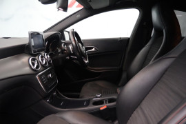 
                                                                                        Voiture
                                                                                         Mercedes-Benz CLA 2.0 CLA250 AMG Sport Coupe 7G-DCT 4MATIC Euro 6 (s/s) 4dr