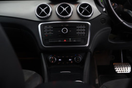 
                                                                                        Voiture
                                                                                         Mercedes-Benz CLA 2.0 CLA250 AMG Sport Coupe 7G-DCT 4MATIC Euro 6 (s/s) 4dr