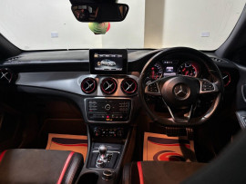 Voiture
                                                                                Mercedes-Benz CLA 2.0 CLA45 AMG Coupe 4dr Petrol SpdS DCT 4MATIC Euro 6 (s/s) (381 ps)