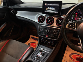 Voiture
                                                                                Mercedes-Benz CLA 2.0 CLA45 AMG Coupe 4dr Petrol SpdS DCT 4MATIC Euro 6 (s/s) (381 ps)