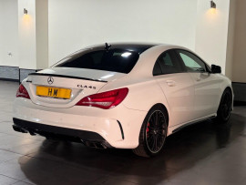 Voiture
                                                                                Mercedes-Benz CLA 2.0 CLA45 AMG Coupe 4dr Petrol SpdS DCT 4MATIC Euro 6 (s/s) (381 ps)