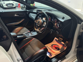 Voiture
                                                                                Mercedes-Benz CLA 2.0 CLA45 AMG Coupe 4dr Petrol SpdS DCT 4MATIC Euro 6 (s/s) (381 ps)