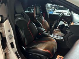 Voiture
                                                                                Mercedes-Benz CLA 2.0 CLA45 AMG Coupe 4dr Petrol SpdS DCT 4MATIC Euro 6 (s/s) (381 ps)