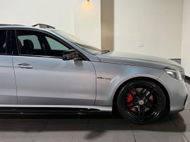 Voiture
                                                                                Mercedes-Benz E-Class 5.5 E63 V8 BiTurbo AMG S Saloon 4dr Petrol SpdS MCT Euro 6 (s/s) (585 ps)
