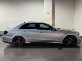 Voiture
                                                                                Mercedes-Benz E-Class 5.5 E63 V8 BiTurbo AMG S Saloon 4dr Petrol SpdS MCT Euro 6 (s/s) (585 ps)