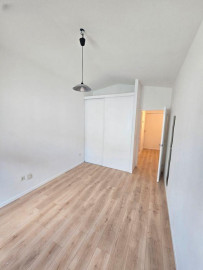 
                                                                                        Location
                                                                                         Meublé remis à neuf – 48 m² avec parking – Lille