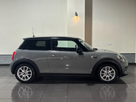 Voiture
                                                                                MINI Hatch 1.5 Cooper Hatchback 3dr Petrol Manual Euro 6 (s/s) (136 ps)
