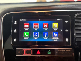 Voiture
                                                                                Mitsubishi Outlander 2.4h TwinMotor 13.8kWh 4hs SUV 5dr Petrol Plug-in Hybrid CVT 4WD Euro 6 (s/s) (209 ps)