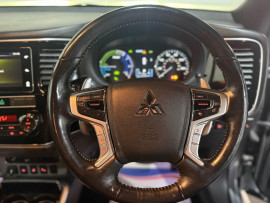 Voiture
                                                                                Mitsubishi Outlander 2.4h TwinMotor 13.8kWh 4hs SUV 5dr Petrol Plug-in Hybrid CVT 4WD Euro 6 (s/s) (209 ps)