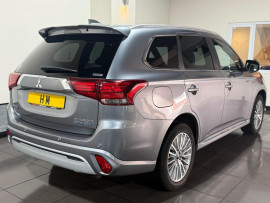 Voiture
                                                                                Mitsubishi Outlander 2.4h TwinMotor 13.8kWh 4hs SUV 5dr Petrol Plug-in Hybrid CVT 4WD Euro 6 (s/s) (209 ps)