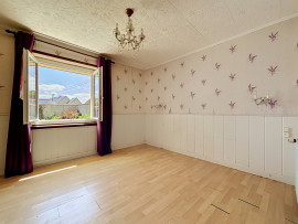 
                                                                                        Vente
                                                                                         MOON-SUR-ELLE, Maison avec vie de plain-pied, 2 chambres