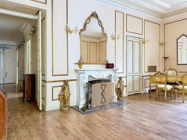 
                                                                                        Vente
                                                                                         Musiciens - L’élégance d’une Villa de la Renaissance Italienne au cœur de la ville