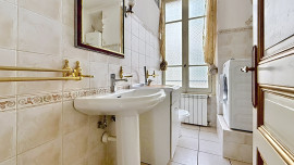 
                                                                                        Vente
                                                                                         Musiciens - L’élégance d’une Villa de la Renaissance Italienne au cœur de la ville