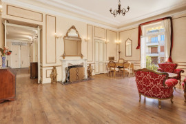 
                                                                                        Vente
                                                                                         Musiciens - L’élégance d’une Villa de la Renaissance Italienne au cœur de la ville