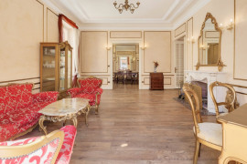 
                                                                                        Vente
                                                                                         Musiciens - L’élégance d’une Villa de la Renaissance Italienne au cœur de la ville